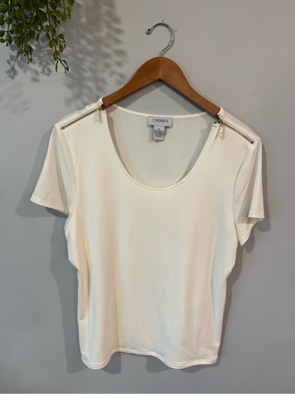 Carmen Marc Valvo Ivory Short Sleeve Top with Shoulder Zips Az Xl